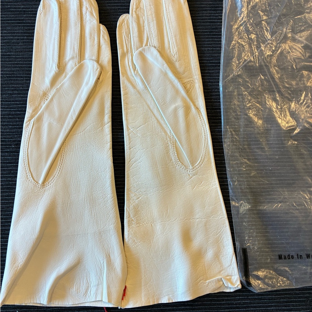 Vintage Elegant White kid Leather Gloves sz 7 made in West Germany